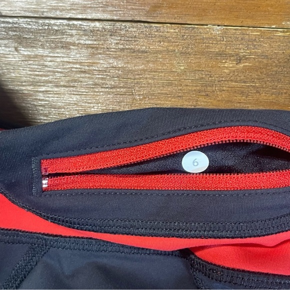 LULULEMON x SOULCYCLE Run: Inspire Crop II Black, Red size 6 - Picture 3 of 3